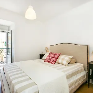 Belem! Charming 2 Bedroom W Terrace, Wifi & Free Street Parking Apartamento